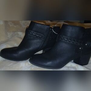 Women's Size 8 1/2 Indigo Rd Black Ankle Boots